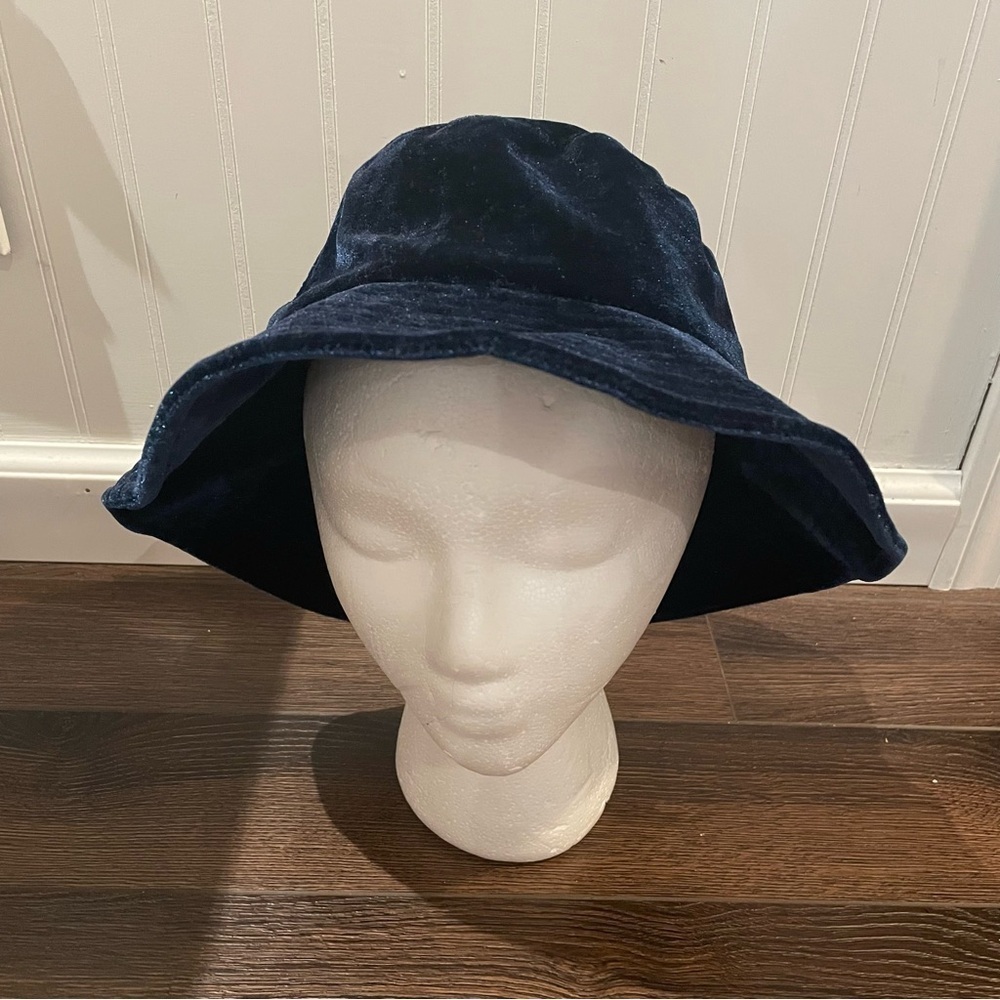 Anthropologie Velvet Bucket Hat in Navy/Marin OS - Picture 3 of 13